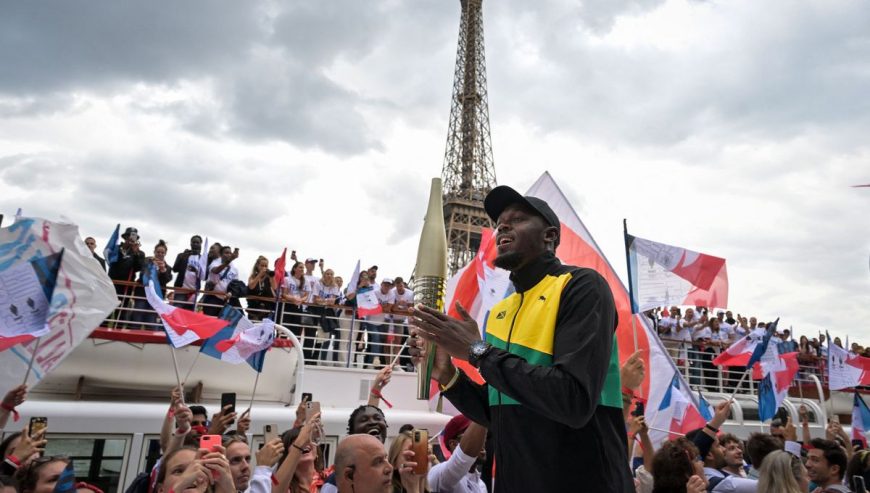 , EN IMAGES. À un an des JO 2024, Usain Bolt était à Paris pour l&rsquo;accueil de la torche