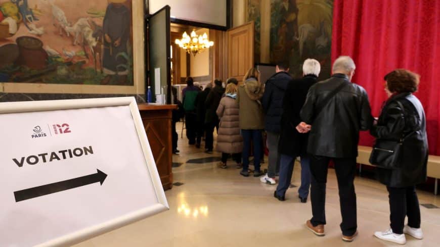 , VIDÉO. « Je vote pour les voitures ! » : dans le XVIe arrondissement de Paris, la votation SUV a des airs de référendum anti-Hidalgo
